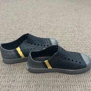 Native Jefferson child kid Water Shoes slip-ons black J1